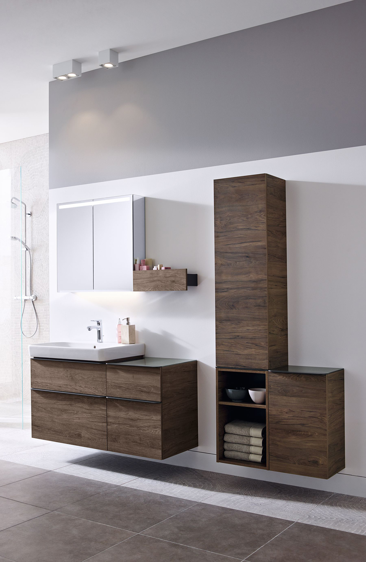 obr.6 2019 Bathroom 06 C with light Geberit Smyle Big Size