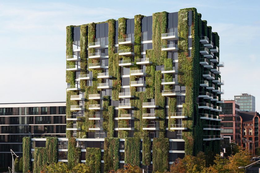 Zelená fasáda Schüco AF UDC 80 představuje udržitelné projektové řešení pro města. Areál společnosti Schüco v Bielefeldu bude mít brzy také zelenou fasádu.