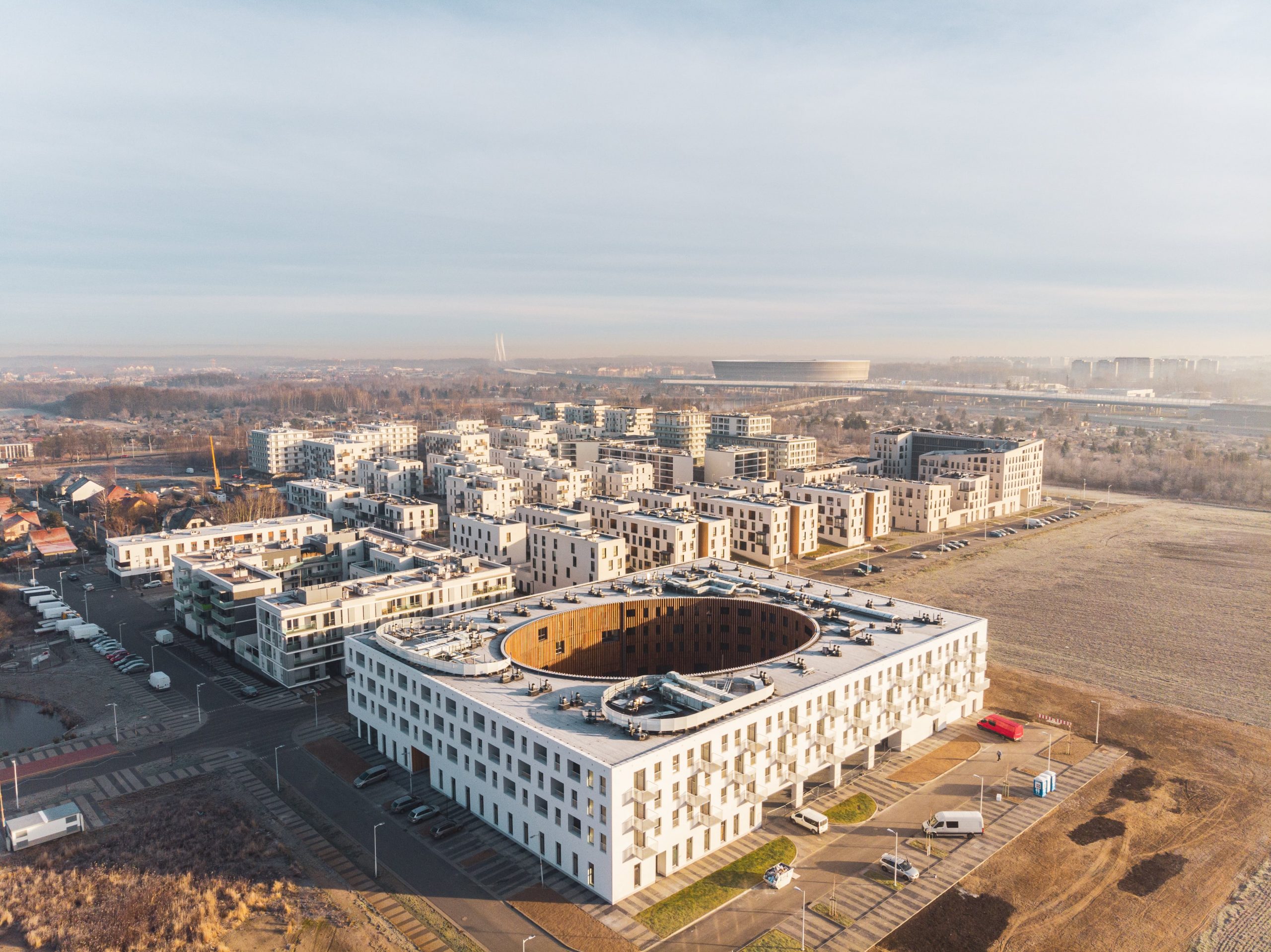 Sídliště Nowe Żerniki z letecké perspektivy. Výsledek desetileté práce více než čtyřiceti architektů a mnoha workshopů s obyvateli.