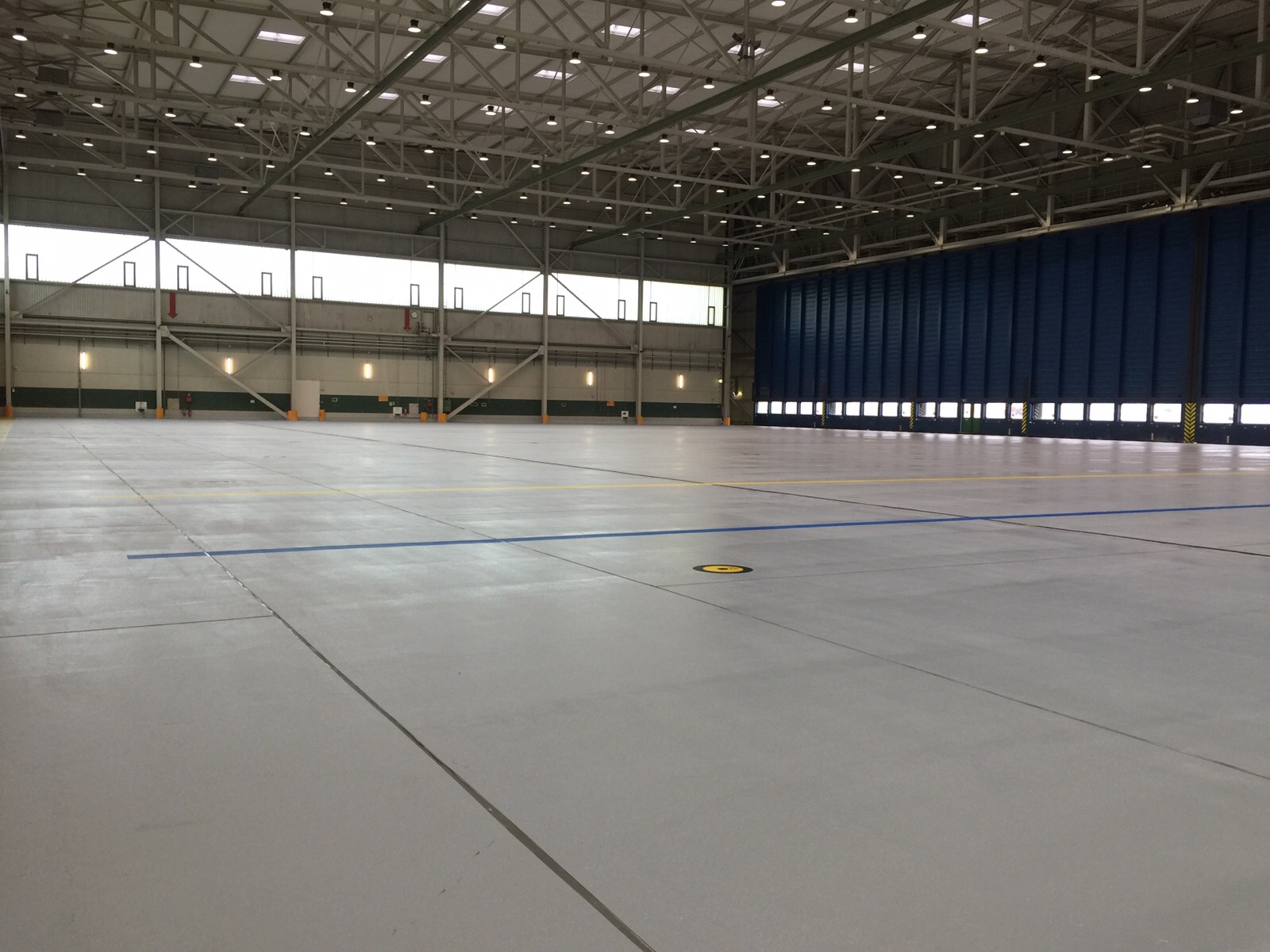 Obr. 4 Hangár pro letadla V tomto hangáru pro letadla byla použita odolná nanášená vrstva pro průmyslové podlahy.