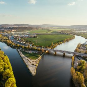 Říční krajina na soutoku Berounky a Vltavy v Praze