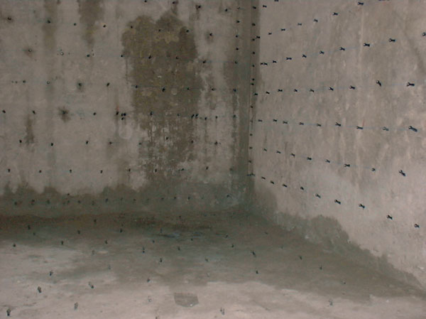Obr. 3 Převlhlý beton (vybaven pakry) 
