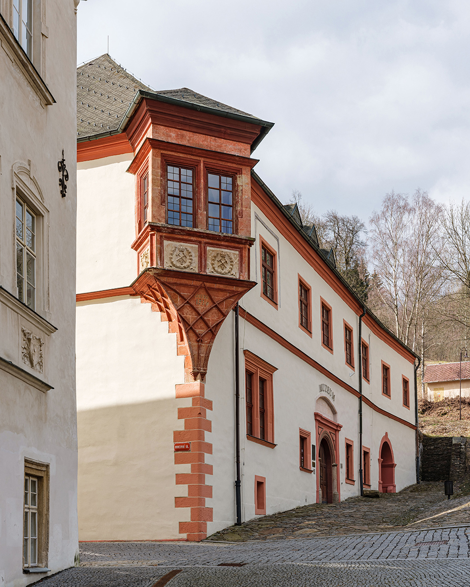 Oprava a nátěr fasády objektu Muzea Jáchymov