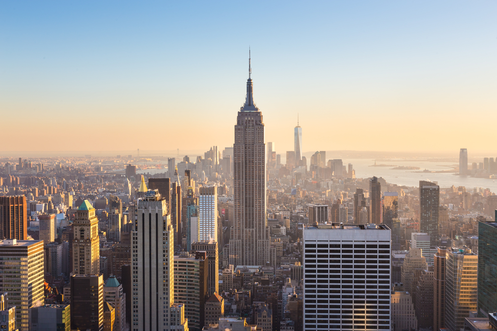 New,York,City.,Manhattan,Downtown,Skyline,With,Illuminated,Empire,State