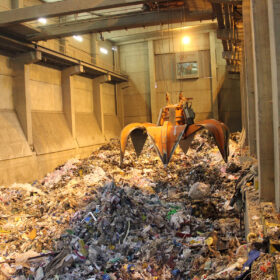 Mechanický třídicí systém zpracovávající směsný odpad na alternativní paliva.