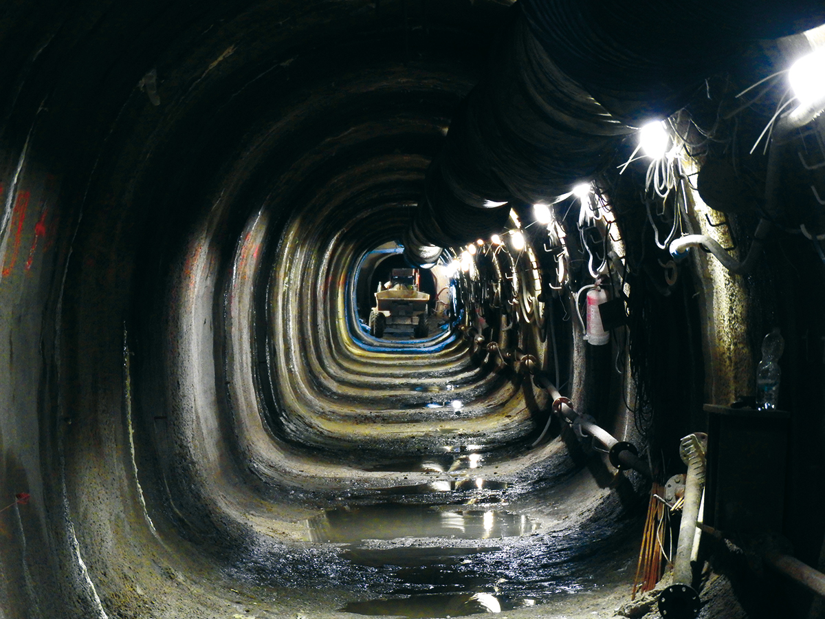 Obr. 1 Pohled na kabelový tunel Rohan – hotové primární ostění