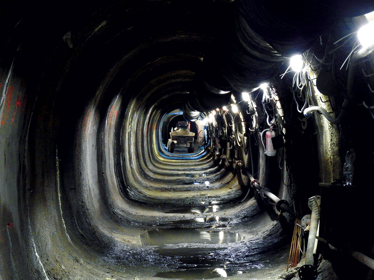Obr 1-Pohled na kabelový tunel Rohan – hotové primární ostění