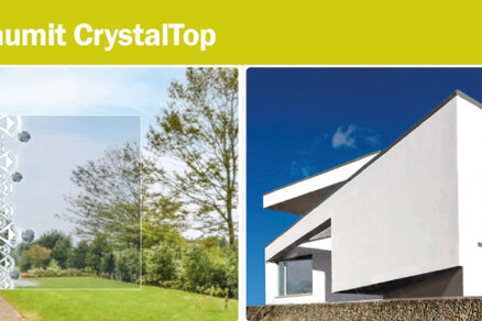 Moderní rodinný dům s fasádou Baumit CrystalTop – Odolná minerální omítka s krystalickým efektem zajišťuje dlouhotrvající čistotu a estetiku fasády.