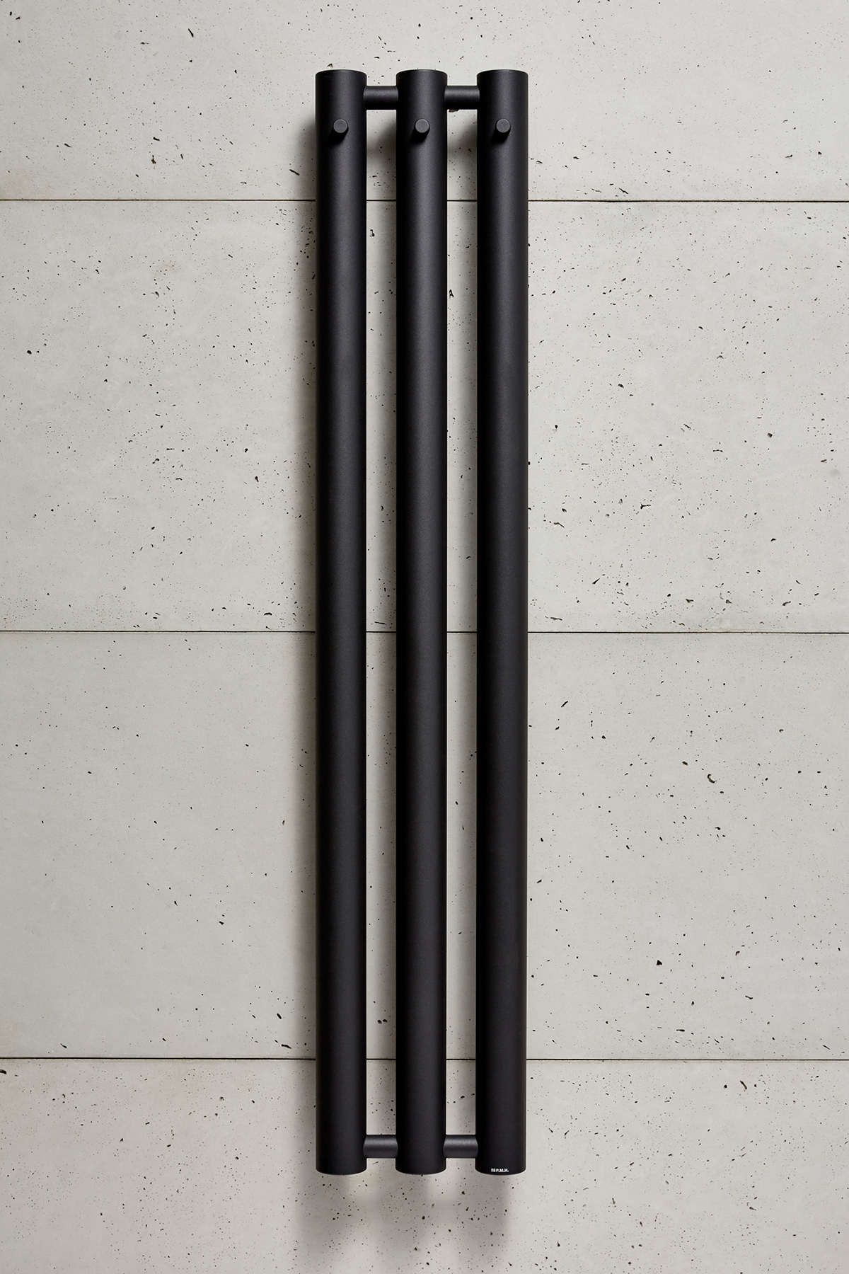 Černý designový koupelnový sušák Rosendal Massive Black