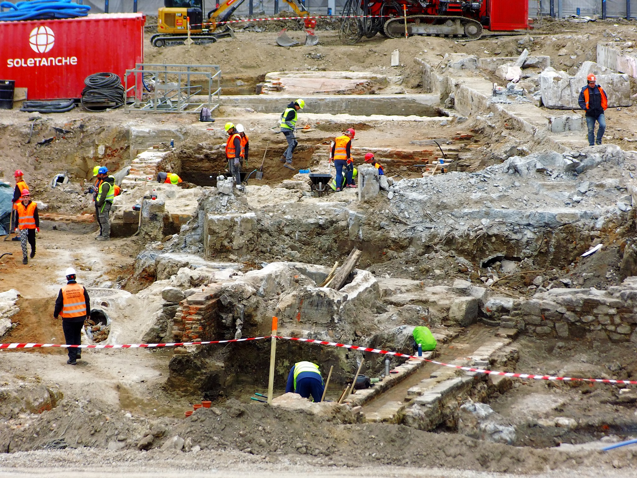 Archeologický průzkum v prostoru bývalého obchodního domu Prior