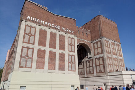 Historická fasáda Automatických mlýnů v Pardubicích po rekonstrukci