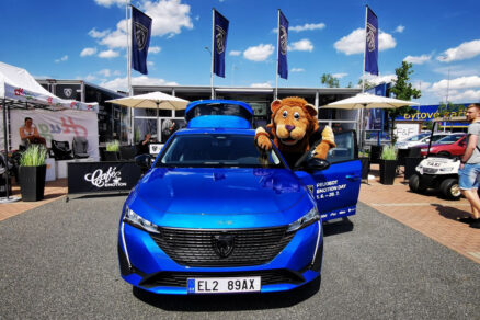 Testovací jízda Peugeot Emotion Day s maskotem a doprovodným programem u obchodního centra