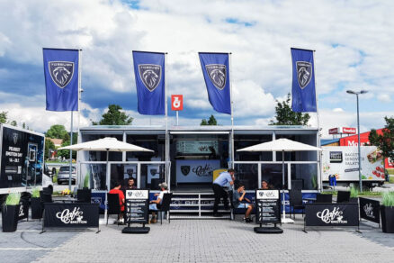Odpočinková zóna Café Emotion v rámci Peugeot Emotion Days 2025