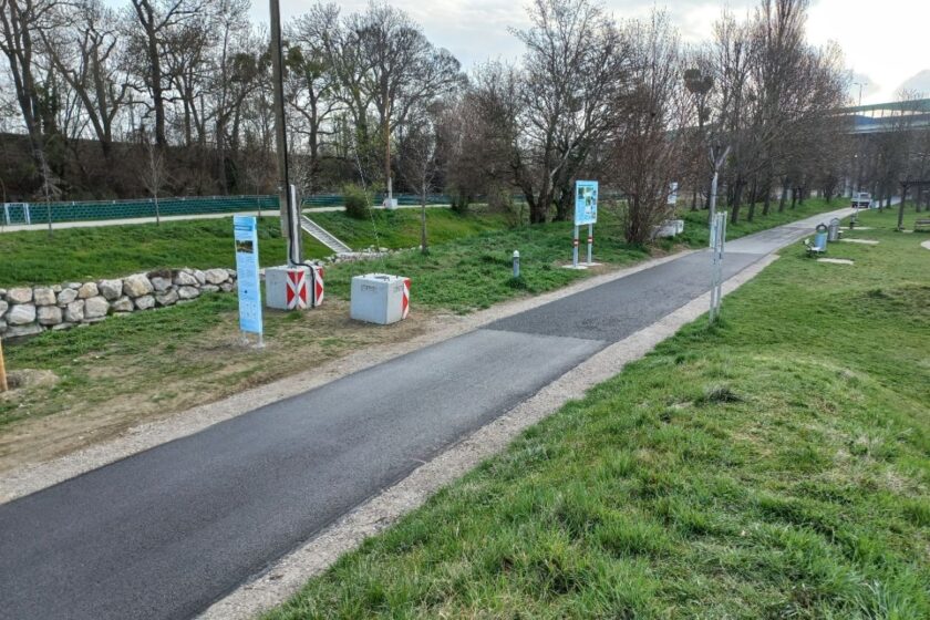 Testovací povrch se třemi různými druhy asfaltu