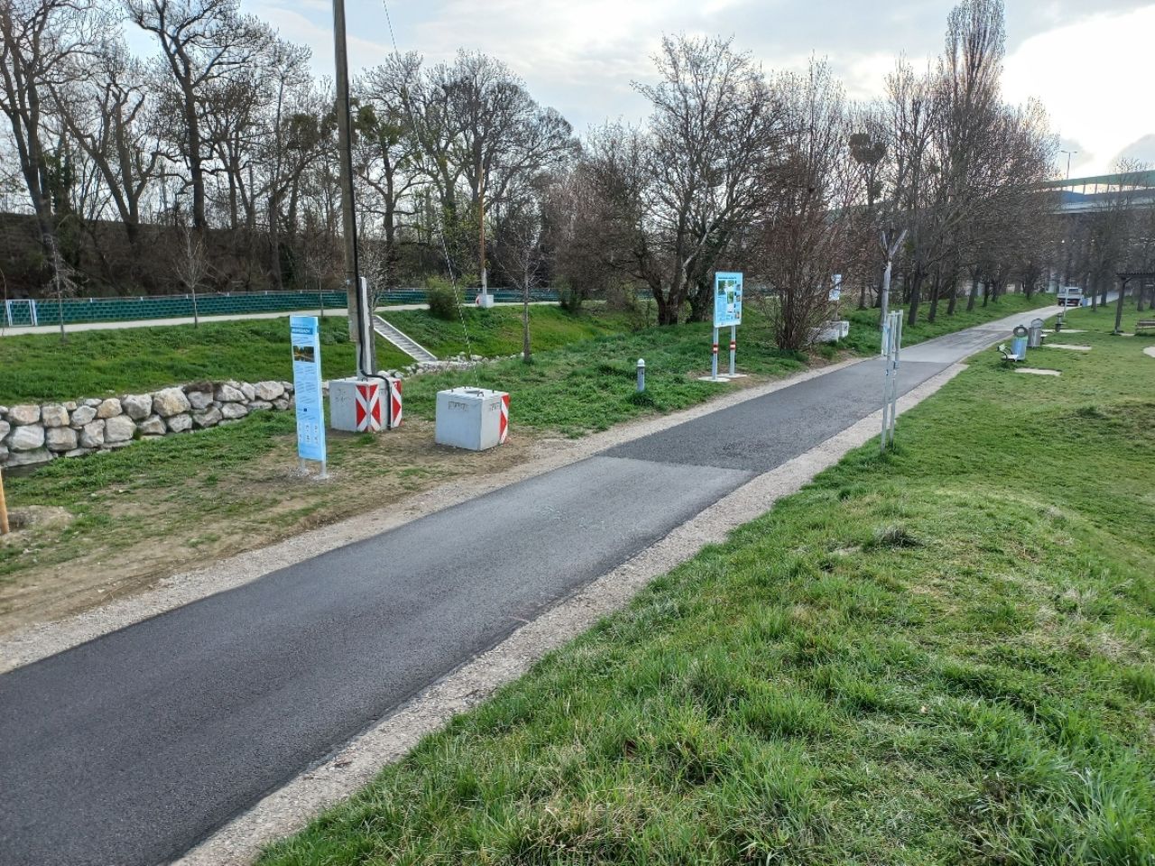 Testovací povrch se třemi různými druhy asfaltu