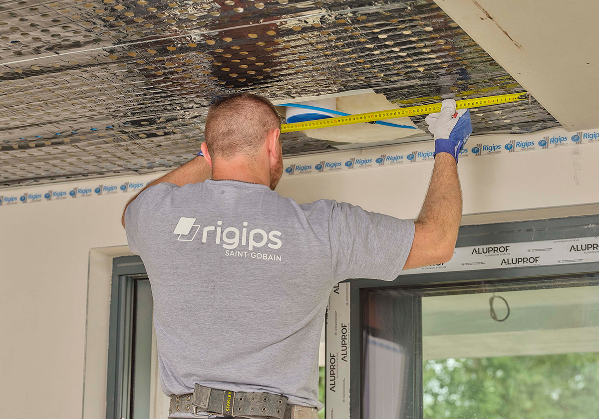 Montáž podhledového stropního systému Rigips Climafit s měřením instalace chlazení