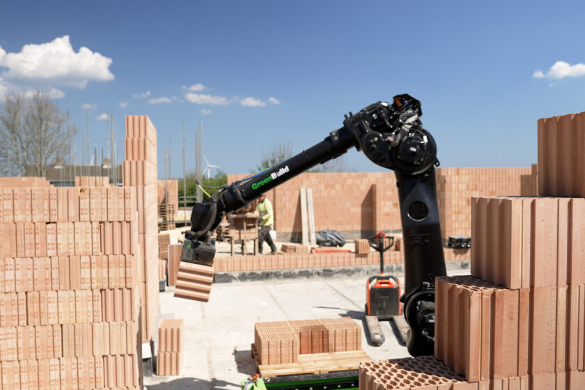 Zdicí robot staví celou ulici rodinných domů v Británii