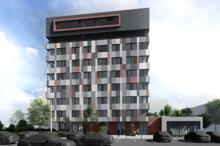 Do nové podoby Hradební byla integrována i mohutná střešní nástavba