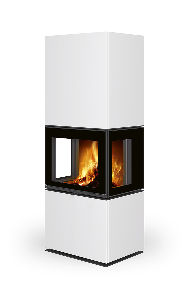 Designový krb LERA v moderním bílém obkladu s čistými liniemi.