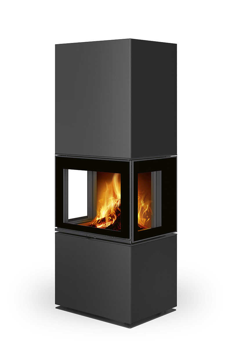 Designový krb LERA s černým kovovým obkladem v matném provedení.