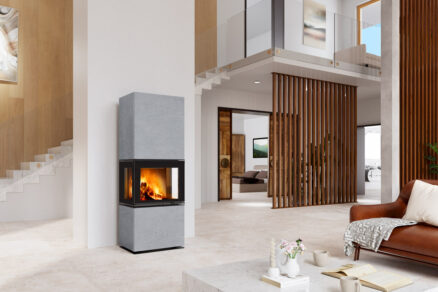 Moderní interiér s designovým krbem LERA od značky ROMOTOP s šedým obkladem THERMALINE.