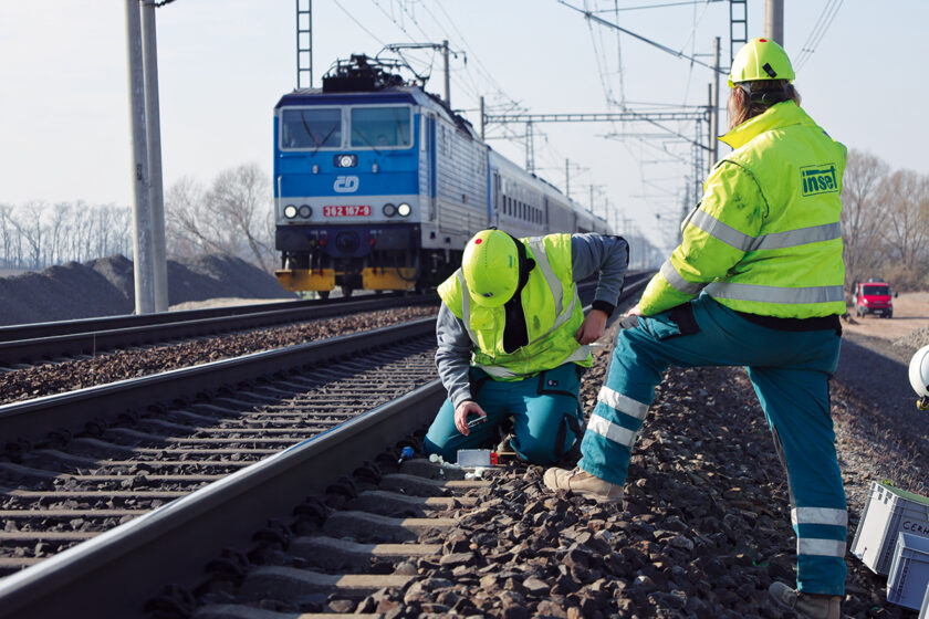 Geotechnický monitoring železniční trati pomocí IoT zařízení a odborného personálu