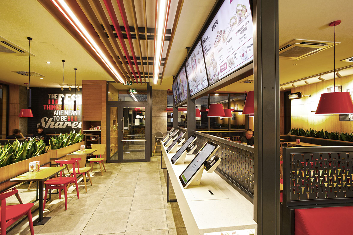 Samoobslužné kiosky a moderní interiér nové pobočky KFC realizované HSF System