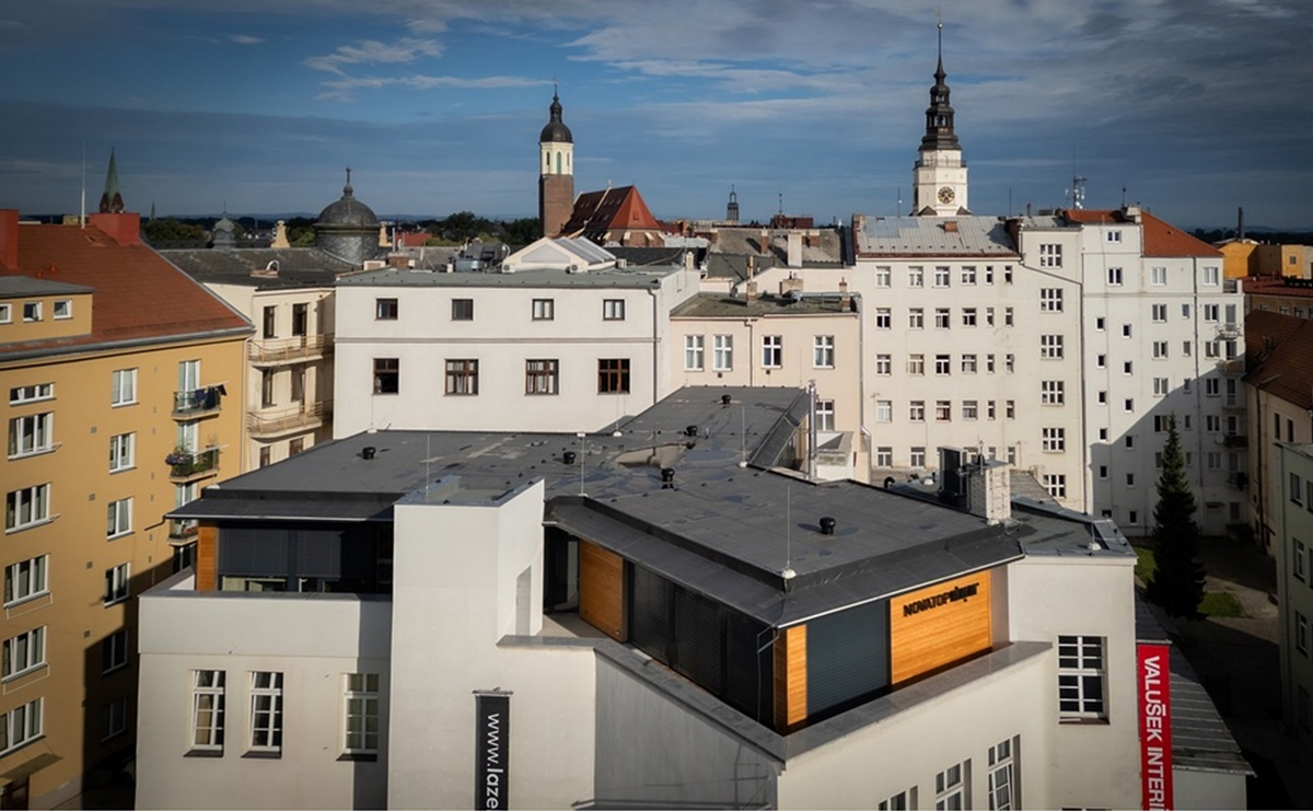 Celkový pohled na nástavbu v Opavě s podlahovým topením fermacell Therm25