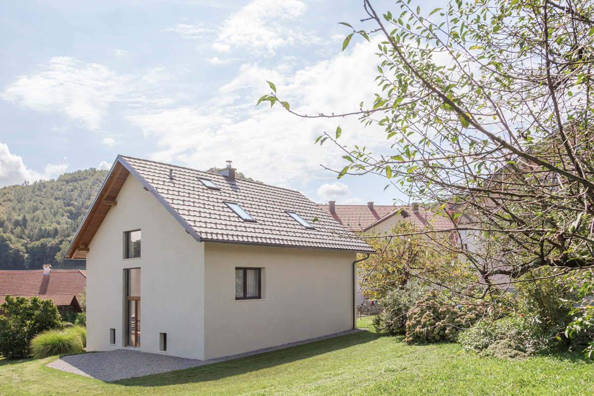 Zrekonstruovaný rodinný dům ve Slovinsku s novou střechou a střešními okny VELUX