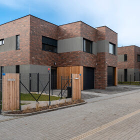Novostavby rodinných domů s instalovaným podlahovým vytápěním REHAU v projektu Vila Park Stodůlky