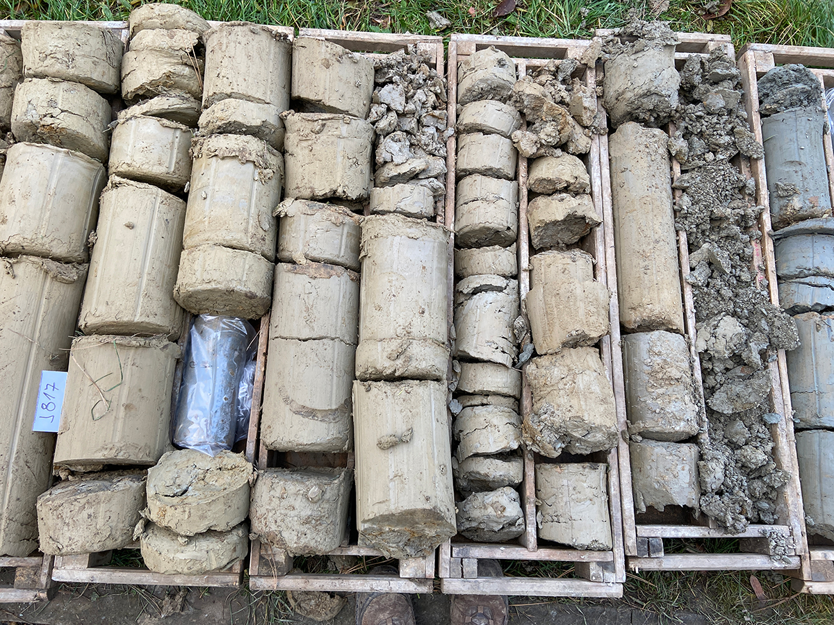 Obr. 5 Detail vytěženého vrtného jádra obsahující jíly a štěrky fluviálního vývoje