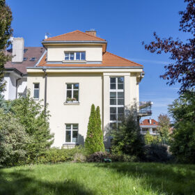 Zrekonstruovaná vila na pražské Hanspaulce s moderním sálavým vytápěním