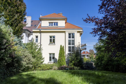 Zrekonstruovaná vila na pražské Hanspaulce s moderním sálavým vytápěním