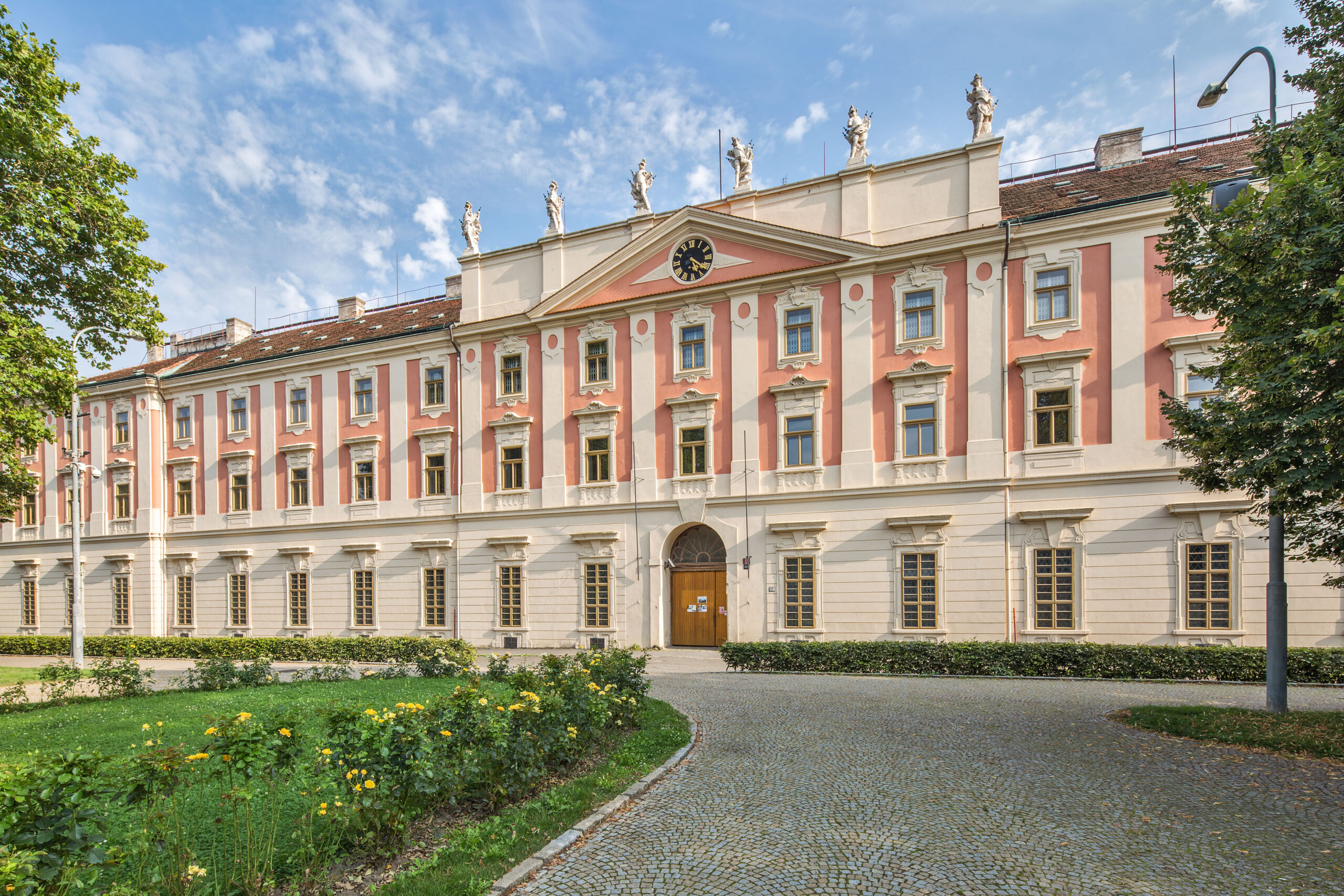 Rekonstruovaná fasáda současné Invalidovny