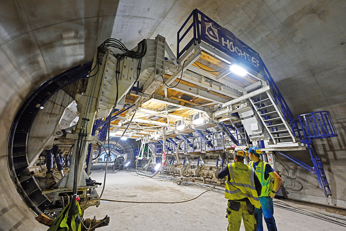 Montáž mobilního bednění pro sekundární ostění tunelu