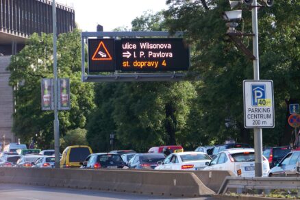 Dopravní zácpa ve Wilsonově ulici