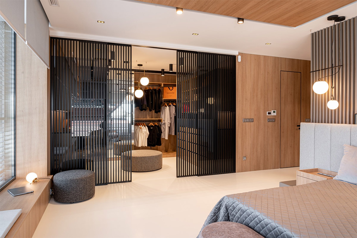 Posuvné dveře IDEALINE VERTICAL v posuvu do stropu PREMIUM