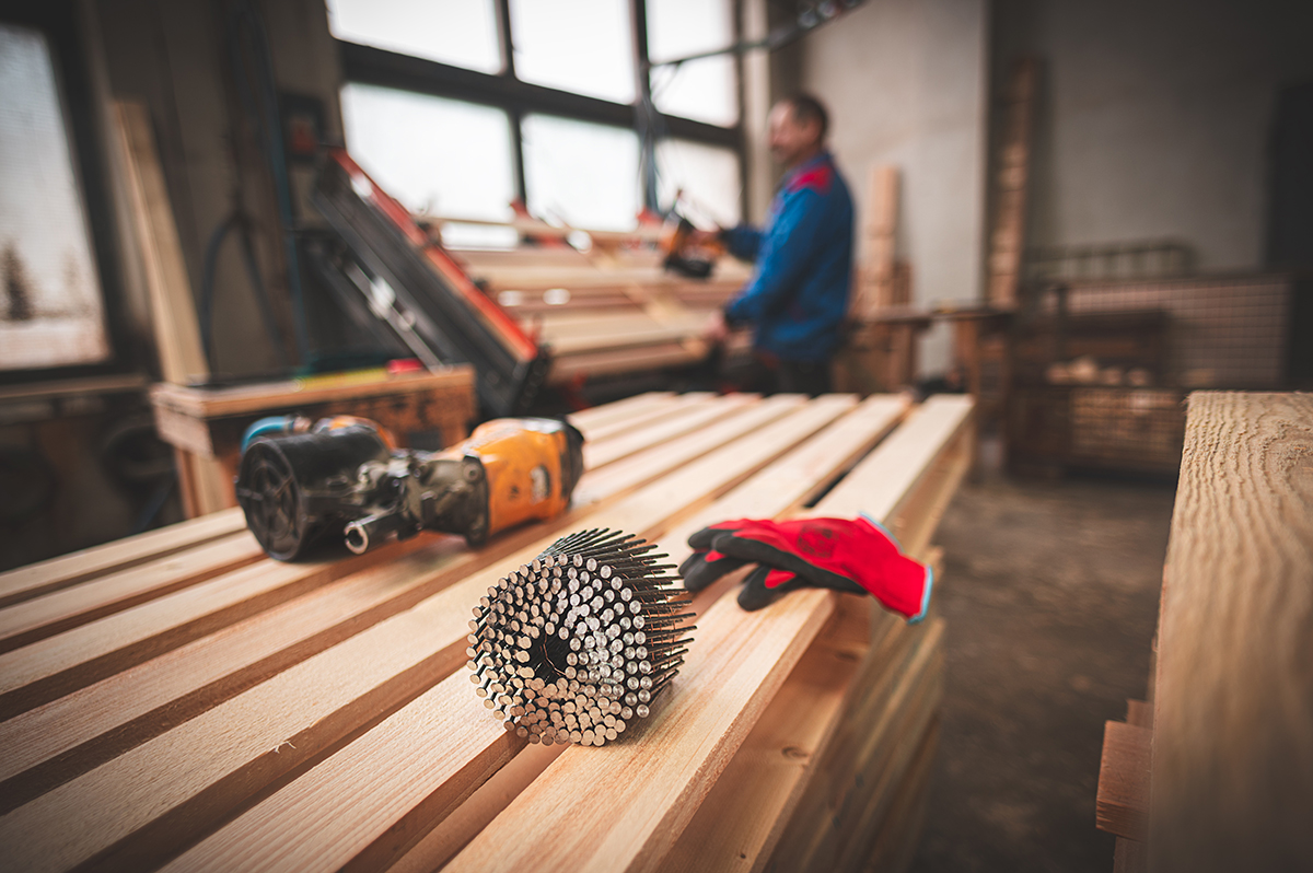 Dřevovýroba a příprava exportních obalů v logistickém centru