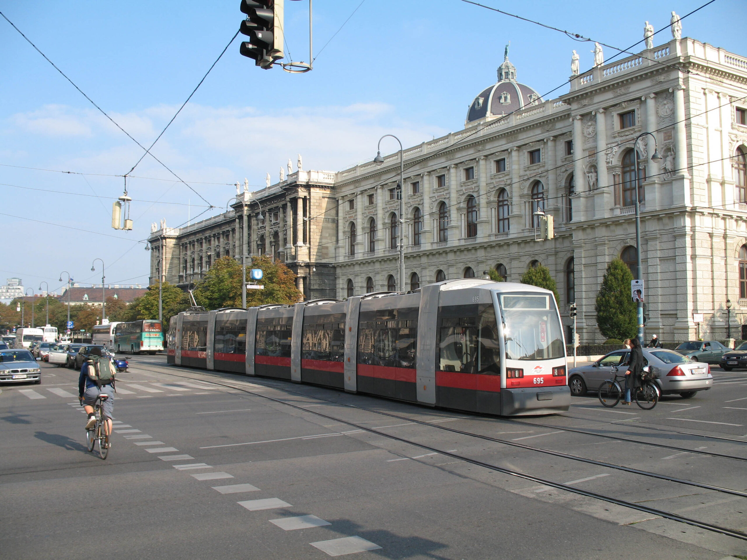 Vídeňská doprava může i v centru města působit klidnějším dojmem