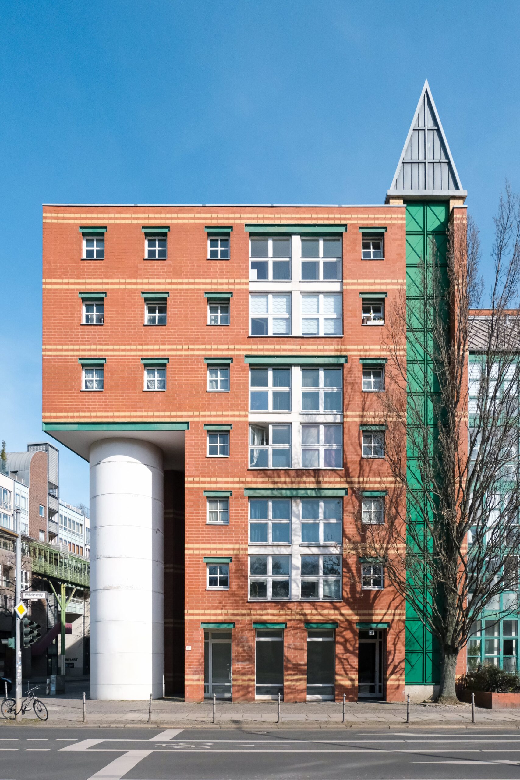 Aldo Rossi – rezidenční blok, Wilhelmstraße (1986–1987, projekt 1980–1981)