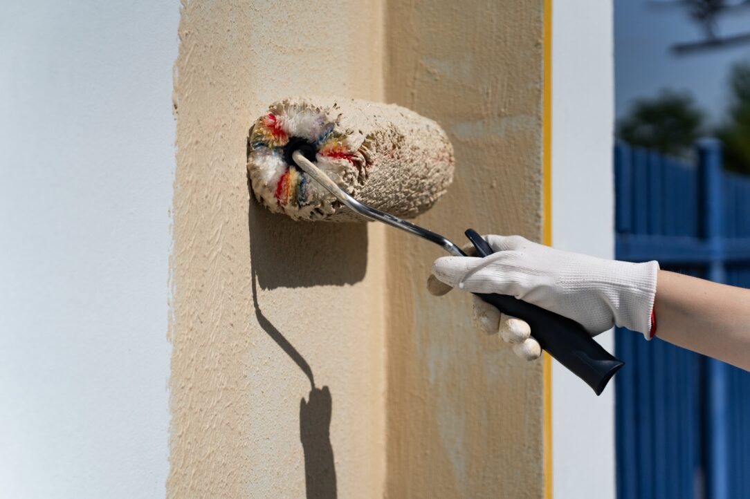 Technologická pauza - …anebo na větší plochy fasádním válečkem. Po aplikaci necháme 12 až 24 hodin zaschnout.