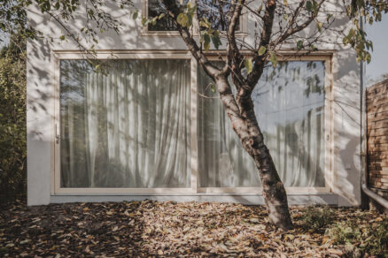 Dum srusta se svym okolim