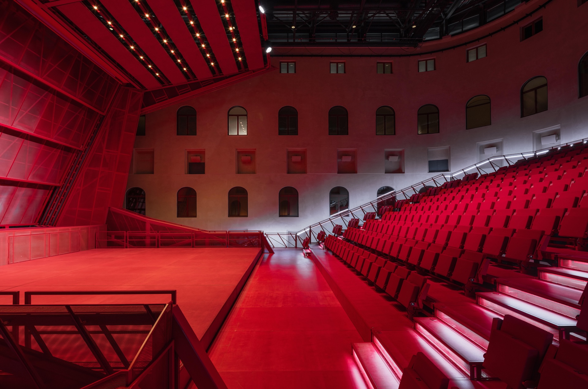 default (1) min 4 Multifunkční sál v Císařských lázních