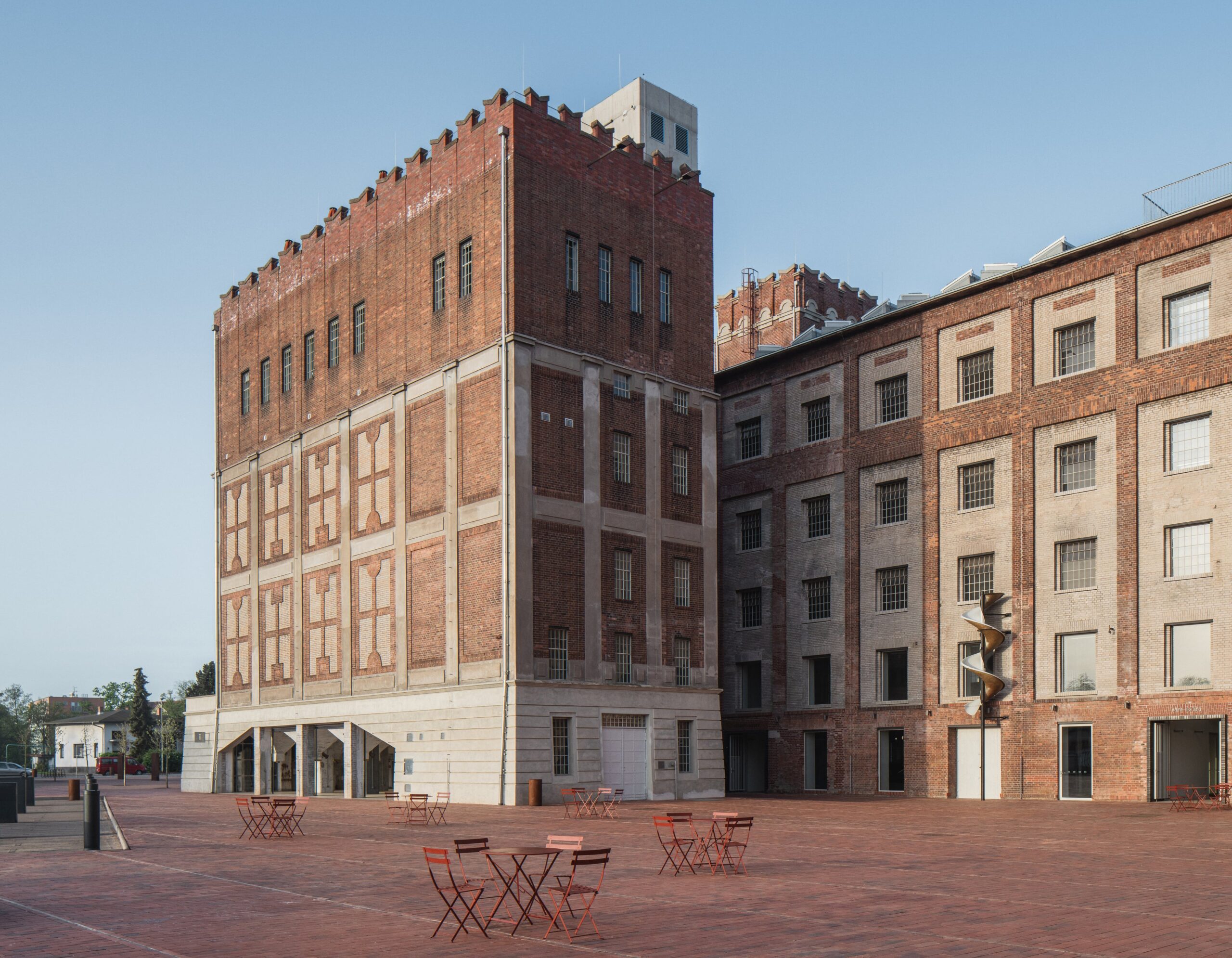 default (3) min 4 Adaptace obilného sila ve Winternitzových automatických mlýnech