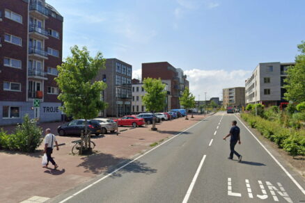 Almere - družstevní mini Manhattan. Výška není omezena, jen velikost parcely