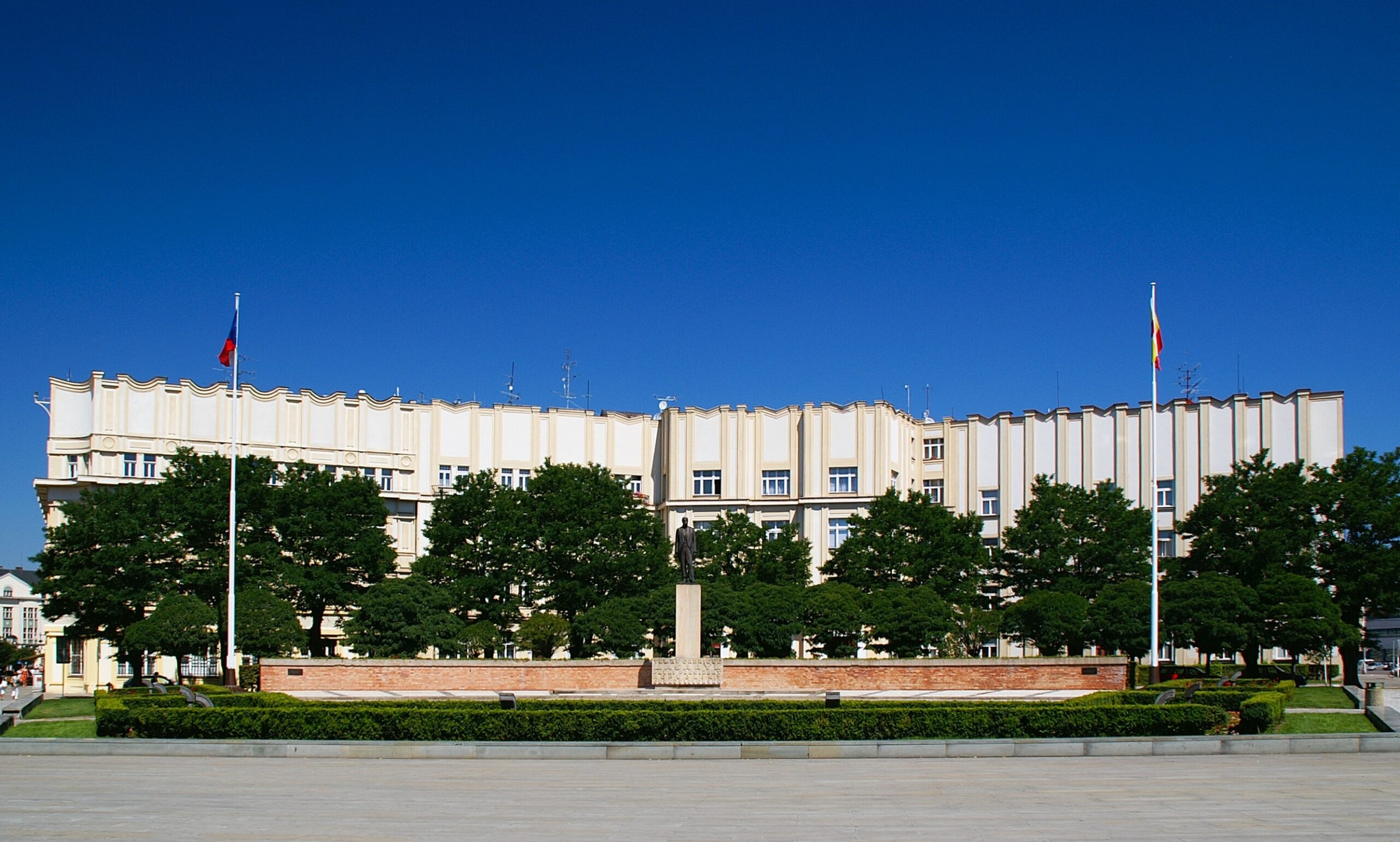 Budova Anglobanky (Masarykovo náměstí) byla postavena v letech 1922-1923