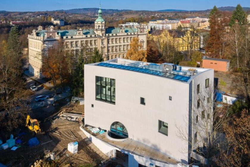 Knihovna krátce před dokončením