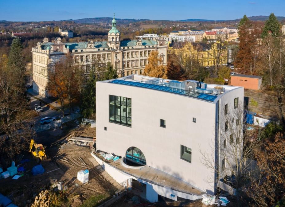 Knihovna krátce před dokončením