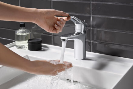 Umyvadlová baterie s perlátorem pro úsporu vody a hygienický provoz