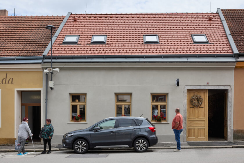 K66 | Dům s kavárnou